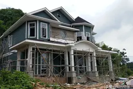 在农村盖一个房子需要多少钱？10万够用吗？来看包工头给你算笔账图片