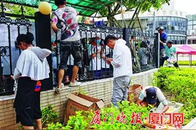 厦门工商旅游学校：一骑隔墙把号叫 人人皆知外卖来 学生频点外卖惹家长担心；食堂煞费苦心争取赢回学生图片