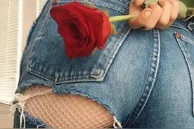 屁股蛋上长了个硬硬的包图片