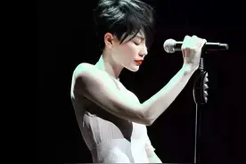 “天后”王菲到底有何魅力？马云花上亿求合作，刘德华愿当她粉丝图片