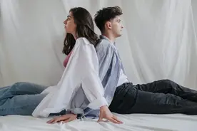 父母反对的恋情要不要继续谈？考虑清楚这两点，你就有答案了图片