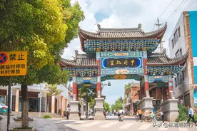 中国低调又漂亮的养老小城，房价低、优雅美丽，冬夏康养都舒服图片