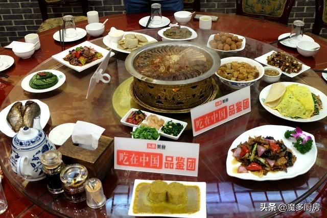 来北京吃卤煮，小肠陈必须去，卤煮火锅味道赞，还有地道京味菜