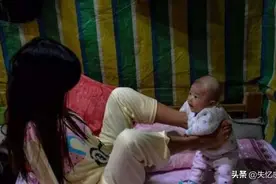 “无臂”妈妈仅凭双脚养活孩子，生活画面令人鼻酸，图图心酸图片