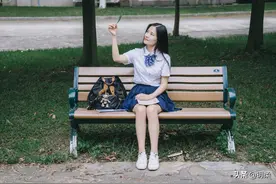 女人暗恋你的反应：故意图片