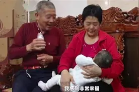 67岁生娃的老人现在怎样了？田奶奶很欣慰：我像年轻了几十岁图片