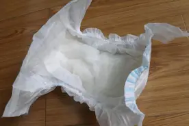 宝宝用的尿不湿“炸了”，宝妈凌晨发怒：3元一片就这质量？图片