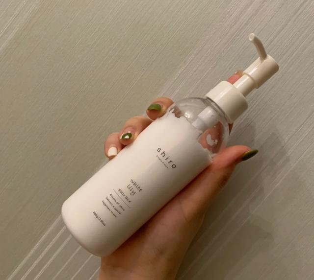 蜜桃白茶身体乳可以去毛吗