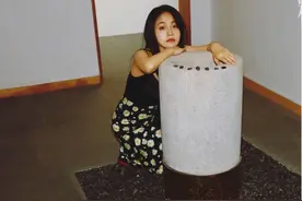 张佳宁最新杂志照一股生活味，虽然穿的很时髦，但拍的真平淡图片