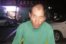 平江一老汉流浪18年，“江西老表”帮他温暖回家图片