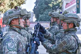 新兵配齐了！星空迷彩、新式头盔、新型战术背心……图片