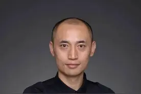 【龙江少儿篮球教学系列】省男篮教练高杉滑步防守训练图片