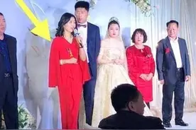 婆婆一身红衣“抢尽风头”，新娘全程黑脸：婆媳关系的红灯亮了图片