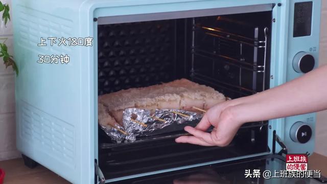 外面卖38元一斤的脆皮烤肉，教你自己在家做，学会都能开店了
