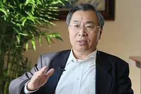 国药集团董事长：新冠灭活疫苗预计年底上市，两针不到一千元视频封面