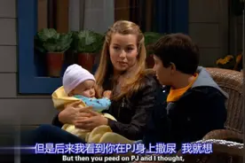 小姐姐刚夸完妹妹可爱，不料下一刻就被她吐了一身，太逗了！视频封面