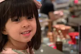 有种“混血”叫梁咏琪女儿，五官精致似洋娃娃，美貌完全不输妈妈图片