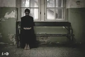 小说：夜班司机带桃木枝上班，却依然有女鬼上车，他苦劝女鬼向善图片