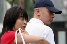 64岁葛优和贺聪婚后一直丁克，夫妻感情很好，三岁儿子从何而来？图片