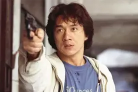 7年前，成龙回安徽认祖归宗，在"穷"大哥家，只停留十几分钟图片