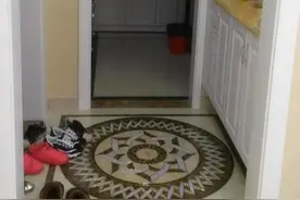 参观嫂子10W装修的新房，满屋乱糟糟，电视柜瘆人，有种哭的冲动图片