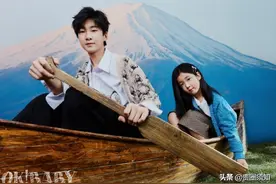 张亮一双儿女登上杂志封面，6岁妹妹水灵十足，天天长成翩翩少年图片