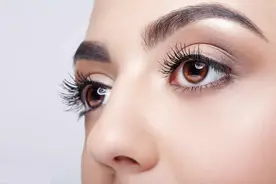 扮美别忽视睫毛，这些方法让你的睫毛又翘又长，显眼大又神采奕奕图片