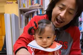 温馨！为爱女过一岁半生日，54岁前TVB绿叶黄泽锋：舍不得图片