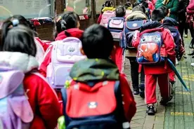 东方时评丨别让“小儿郎”背着“含毒书包”上学堂图片