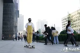 春已至，花盛开，郑州复苏的样子真美！图片