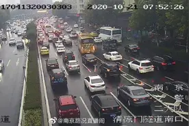 10月21日8:20南京路况，受到早高峰和降水天气的双重影响，车辆拥挤情况同比增加20%图片