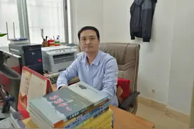 失眠的狗和酣睡的猪图片