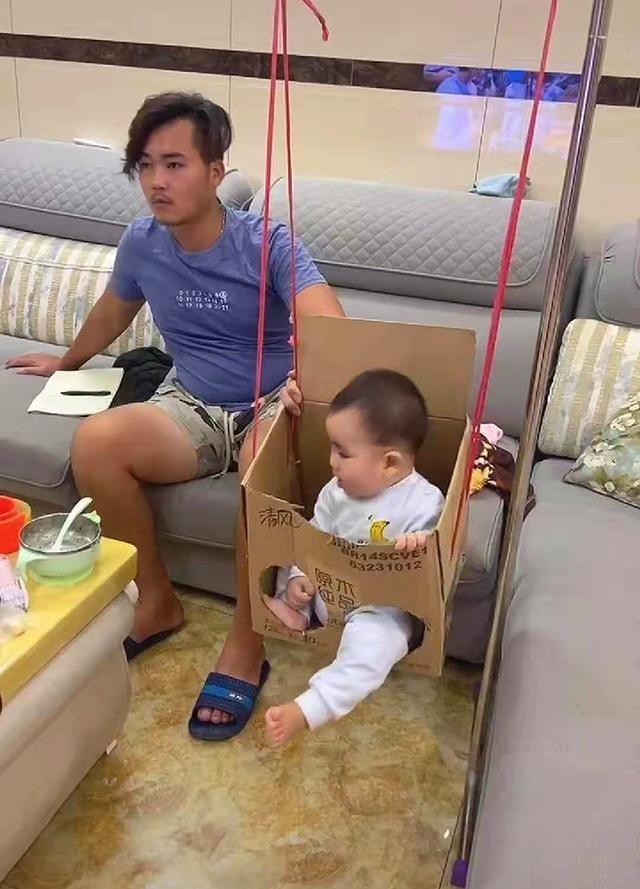 幼儿玩具秋千的制作方法（宝爸自制秋千哄娃）