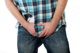 男人“下面”潮湿瘙痒，这4个诱因不可小视！正确处理是关键图片