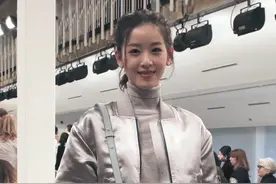 90后校花，18岁保送清华，28岁身价1880亿，人生如棋，她下得精彩图片