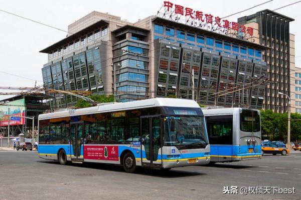 看似寒酸的公交车，其实辆辆价格不菲