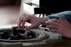 刘涛想用这个动作证明演技？她跟蒋欣于和伟的差距有点大图片