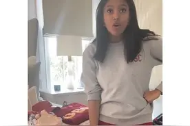 喜悦的泪水！科比18岁长女被南加大录取，瓦嫂：爸爸会为你骄傲图片