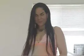 美国怀孕八个月孕妇被男友当着女儿面打死，医生为其剖腹取出胎儿图片