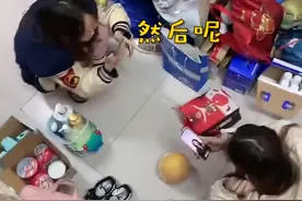 河北一女生收到男友送的柚子，打开一看全是皮，一旁室友笑出鸭叫图片