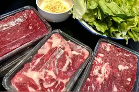 边吃潮汕牛肉火锅，边吃三文鱼刺身，这就是传说中的冰火两重天？图片