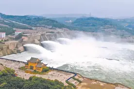 黄河下游最大流量洪峰过境，背后谁在坚守？图片