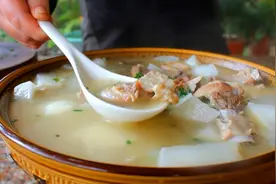 大厨教你排骨萝卜汤的家常做法，滋补又营养，麻辣蘸水才是亮点图片