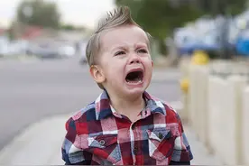 教育孩子的底线：永远不要当众打孩子！留给孩子尊严留给孩子活路图片
