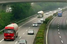 为啥踩完刹车感觉车越跑越快了？交警：别看了你没踩错，猫腻在这图片