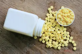 叶酸片的作用广泛，起码有5种病可以吃，但过量补充也有副作用图片