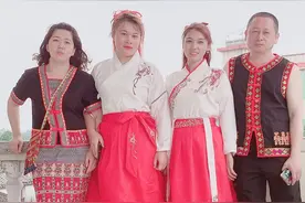 锦上添花：文山村来了一群美丽炫舞美女图片