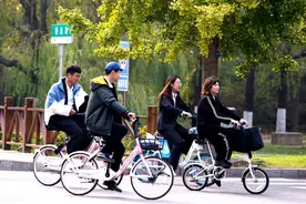 母亲的哭诉，让人落泪：“开学两个月，你花光了父亲一年的积蓄”图片