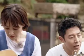 王冠和撒贝宁合唱情歌，唱“哭”鞠萍蔡明！38岁仍单身被多次催婚图片