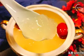 炖银耳汤时，最忌直接下锅炖！大厨：牢记3点，银耳20分钟出胶图片